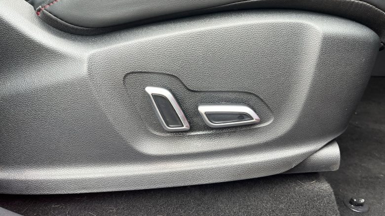 MG Hs 1.5 T-GDI Exclusive 5dr DCT Petrol Hatchback